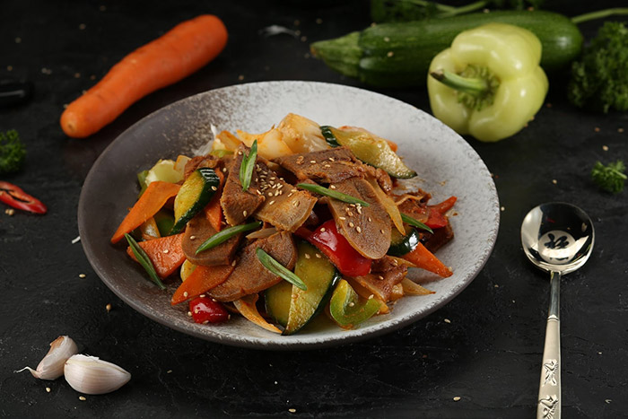 Fried beef tongue with vegetables